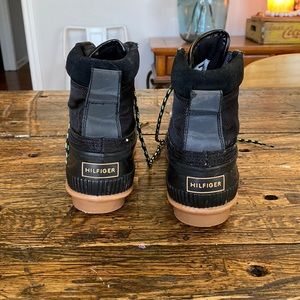 TOMMY HILFIGER rain/snow waterproof boots